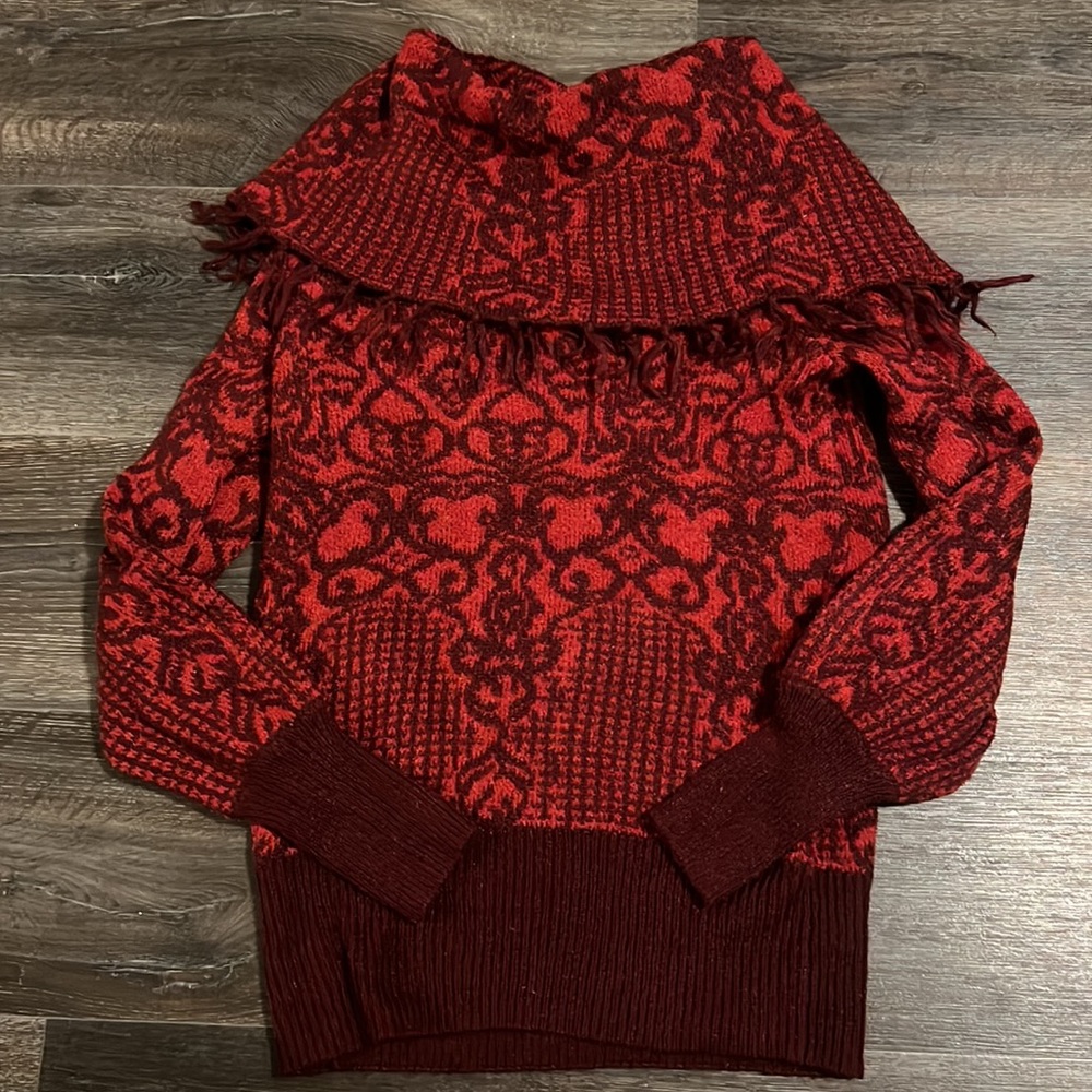 🏵️2/$14🏵️ Knox Rose fringe sweater